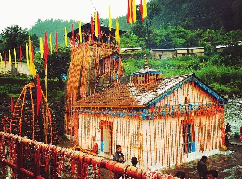 10-Unconventional-Temple-Wedding-Venues-in-India-triyuginarayan-temple